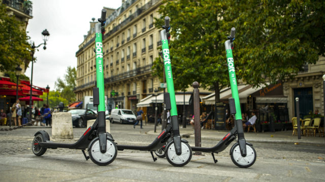 Bolt by Taxify Scooters in Paris 2