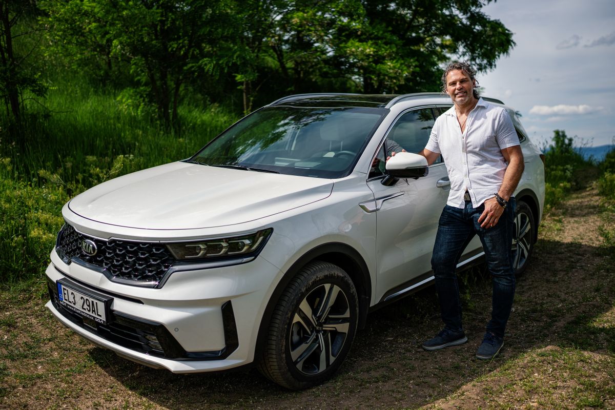 KIA_Jaromir_Jagr_Sorento_PHEV_08