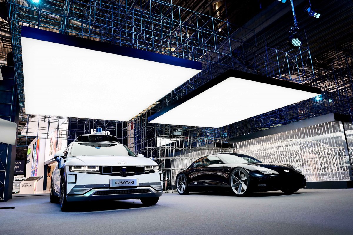 Photo_1_Hyundai-Motors-booth-at-IAA-Mobility-2021_IONIQ-brand-lineup