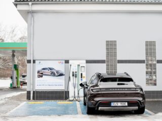 Porsche a MOL v ČR podporují elektromobilitu