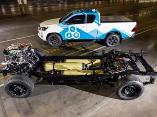 Toyota odhalila prototyp Hiluxu na vodíkový palivový článek