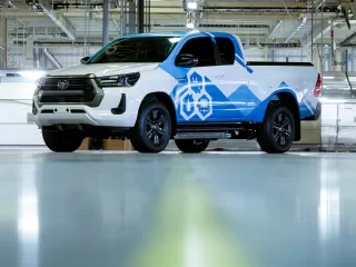 Toyota odhalila prototyp Hiluxu na vodíkový palivový článek