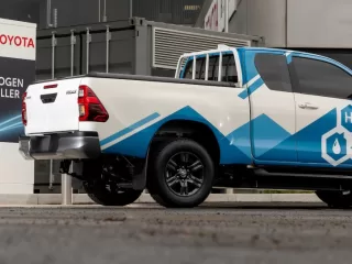 Toyota odhalila prototyp Hiluxu na vodíkový palivový článek