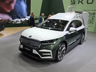 Škody Kodiaq iV a Superb iV hvězdami stánku Škoda Auto na výstavě e-SALON 2023