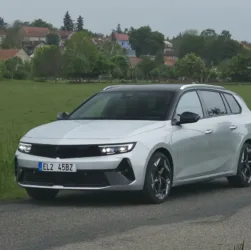 Test Opel Astra Sports Tourer GSe: sportovní kombi s elektrickým dotykem