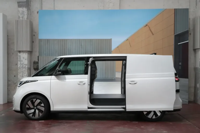 Volkswagen ID. Buzz Cargo se konečně pořádně natáhl. Verze Long nabídne 4,4 m³ a utáhne 1,8 tuny